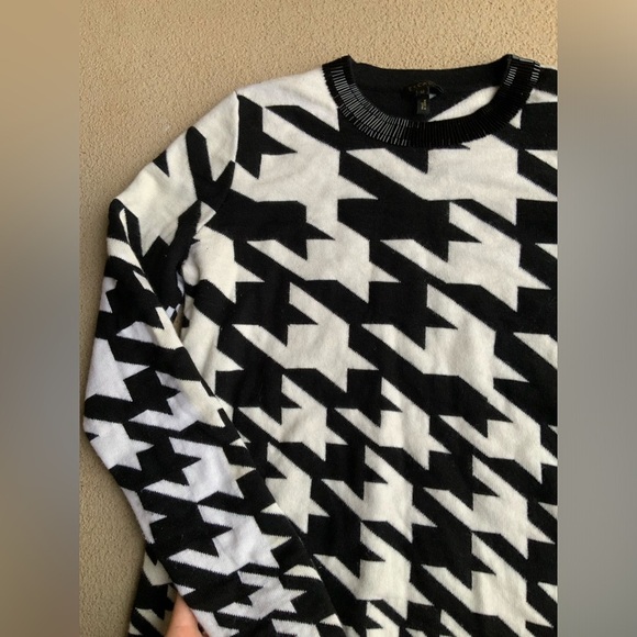 ESCADA Houndstooth Knit Pullover Women’s Sweater Size Medium - Picture 7 of 16